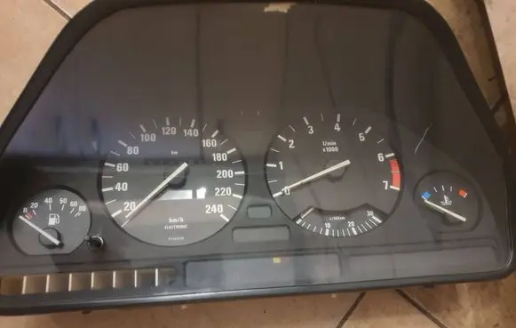 BMW 5 E34 Speedometer (instrument cluster) 9220300798e