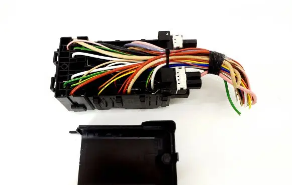 Peugeot 5008 II Fuse module 9665492680