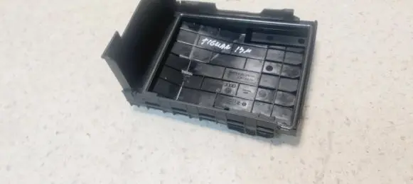 Volkswagen Tiguan Fuse box cover 1K0937132G 1K0937132F