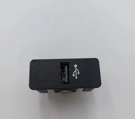 Mini Cooper Countryman R60 USB socket connector 8410930248