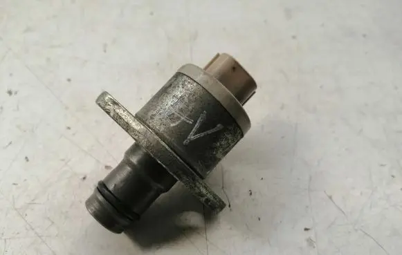 Toyota Avensis T250 Fuel pressure regulator 042260L030 11G0