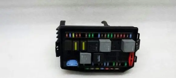 Jaguar X-Type Fuse module 4X4314A073DA C2S40928