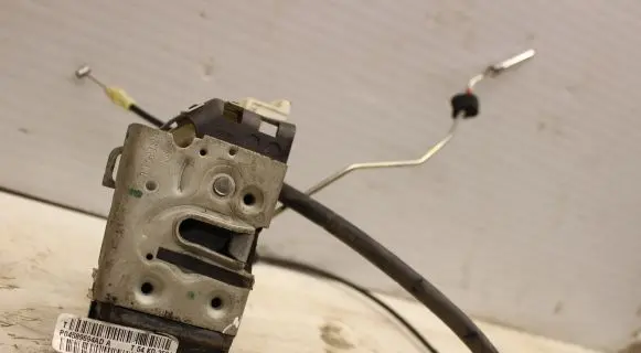 Chrysler Town & Country V Front door lock P04589694ADA