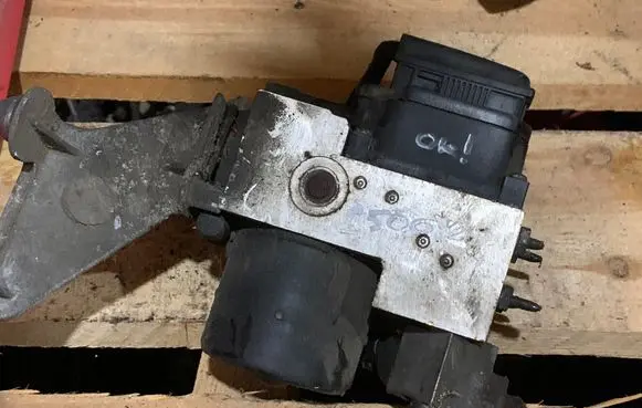 Mercedes-Benz S W220 ABS Pump 0034348012 A0034318012