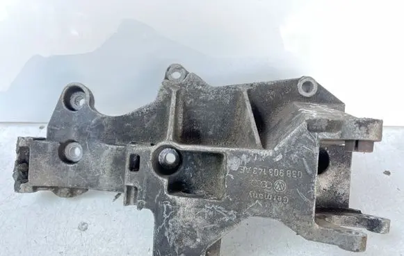 Volkswagen PASSAT B5 Generator/alternator bracket 038903143AE