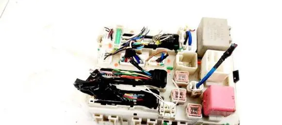 Toyota Auris 150 Fuse box set 8273002130A 82730-02130-A