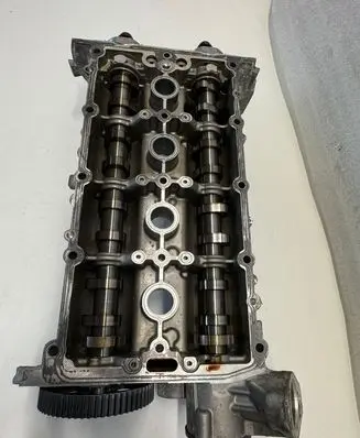Volkswagen Touran III Engine head 04L103404AE