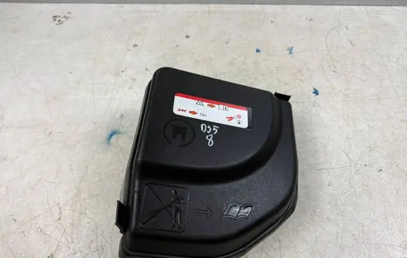 Citroen DS5 Fuse box cover 9658418180