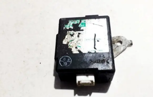 Toyota Corolla Verso E110 Door control unit/module e11020096