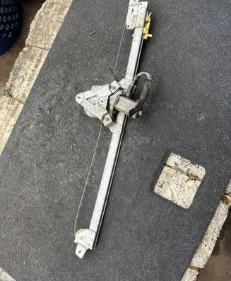 Opel Vivaro Front door window regulator with motor 97103001