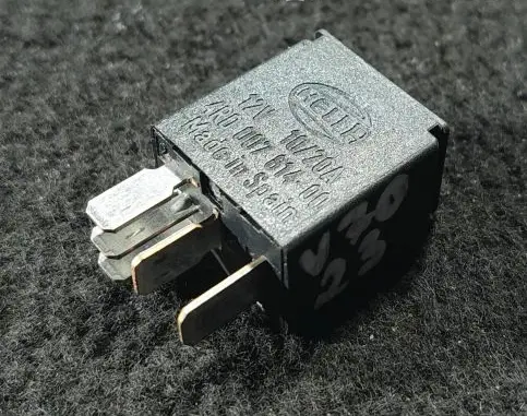 Volvo V70 Other relay 8001050810 10204 4DD00781400