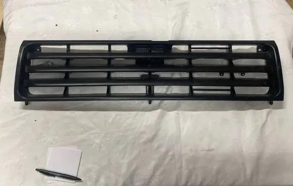 Mitsubishi Pajero Front bumper upper radiator grill