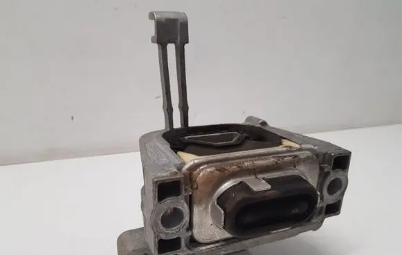Volkswagen Touran III Engine mount bracket 5Q0199262DF