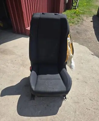 Toyota RAV 4 (XA40) Front driver seat 