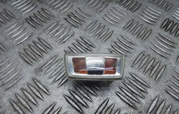 Opel Astra H Front fender indicator light 13252455 13252456