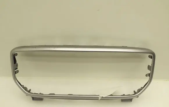 KIA Sportage Radio/GPS head unit trim 