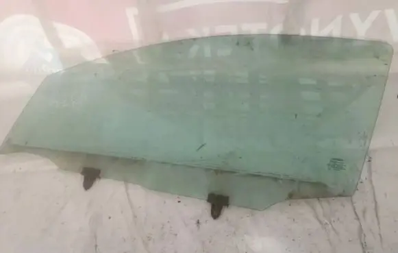 Nissan Qashqai Front door window glass four-door