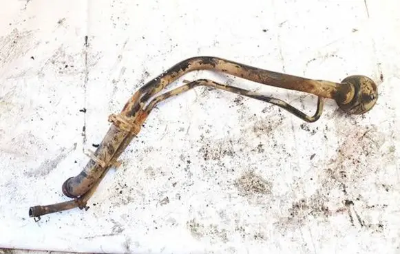 Nissan Primera Fuel tank filler neck pipe 