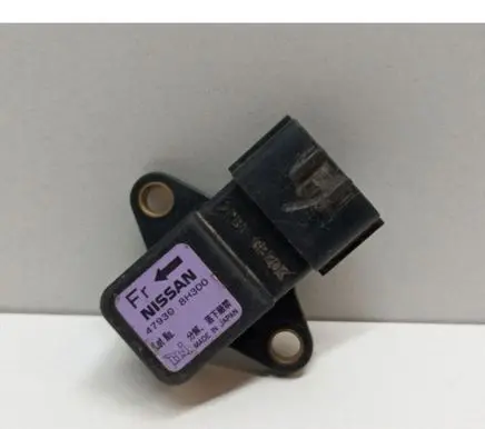 Nissan X-Trail T30 ESP acceleration yaw rate sensor 479308H300