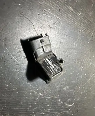 Volvo XC70 Air pressure sensor 0261230090 8677288 0411181C