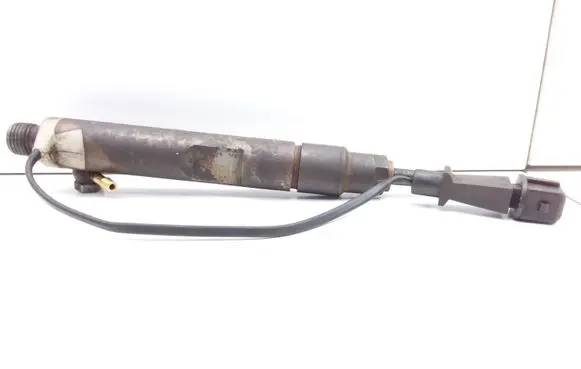 Volkswagen Golf IV Fuel injector 0432193735 038130201