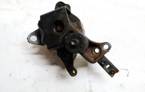Toyota Prius (XW20) Engine mount bracket