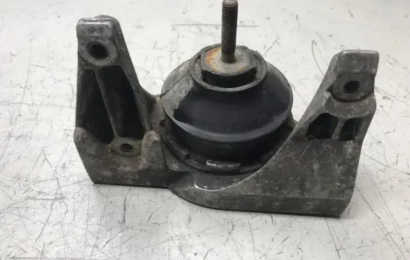 Audi A4 S4 B7 8E 8H Engine mount bracket 4A0199352A