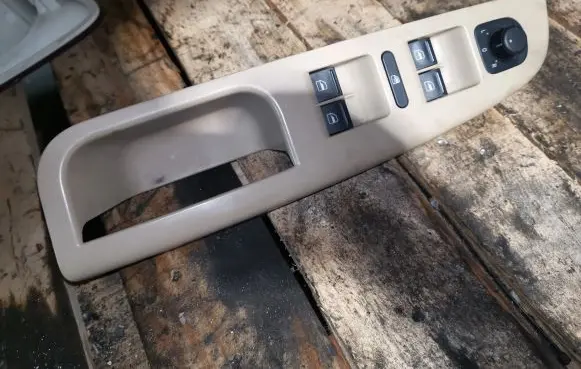 Volkswagen Jetta V Electric window control switch