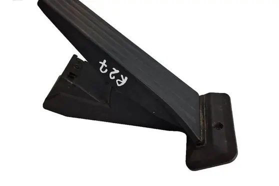 Accelerator throttle pedal