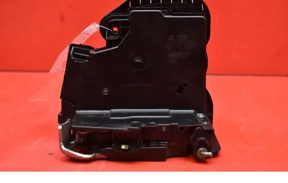 Opel Astra J Front door lock 3035077F