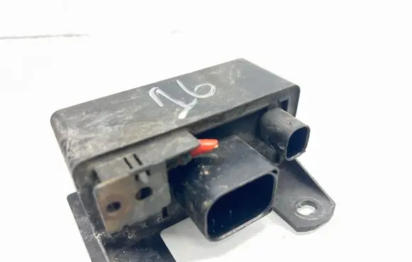 Mercedes-Benz E W211 Glow plug pre-heat relay 0255452832