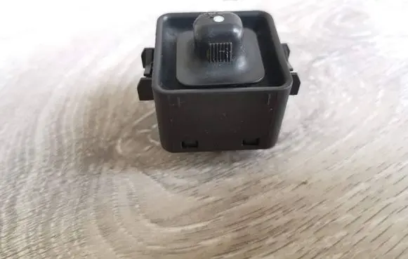 Mercedes-Benz S W126 Wing mirror switch 1248201810