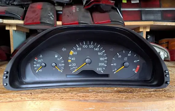 Mercedes-Benz E W210 Speedometer (instrument cluster) 2105401248 110008827019 84570247