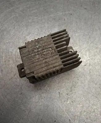 Mercedes-Benz E W210 Coolant fan relay A0275458032 E5001004