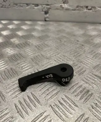 Hyundai i30 Engine bonnet (hood) release handle