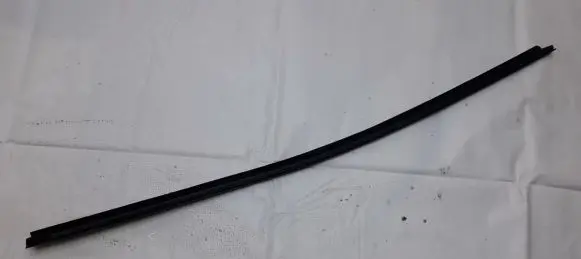Toyota Yaris Front door glass trim molding 