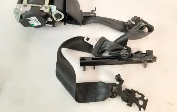 Volvo XC90 Front seatbelt 32239339