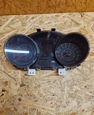 SsangYong Tivoli Speedometer (instrument cluster) 8021035100