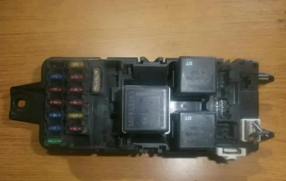 Mitsubishi Carisma Fuse box set mb953355
