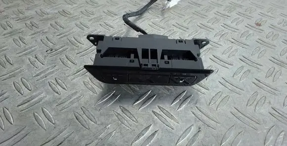 Lexus NX Seat heating switch 8475278020 75P789