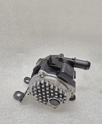 Volvo XC40 Electric auxiliary coolant/water pump 32222737
