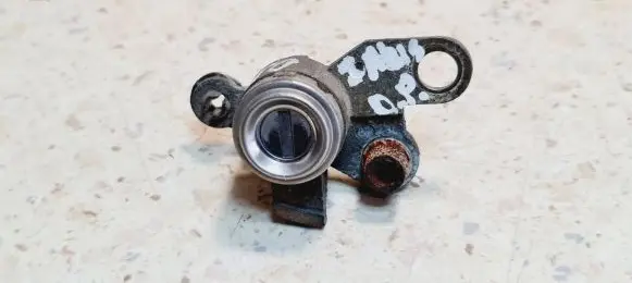 Toyota Yaris Coupe door lock (next to the handle) R560