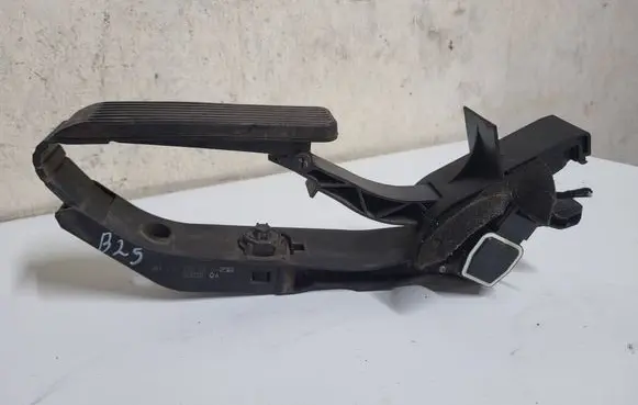 Mercedes-Benz E W211 Accelerator throttle pedal A2113010001 SR5183