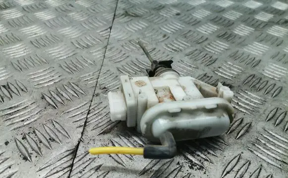 Volkswagen PASSAT B4 Central locking vacuum pump 357862153h