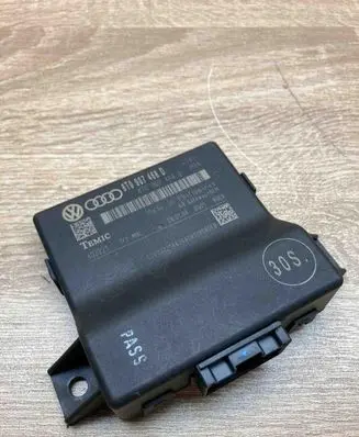 Audi A4 S4 B8 8K Gateway control module 8T0907468D