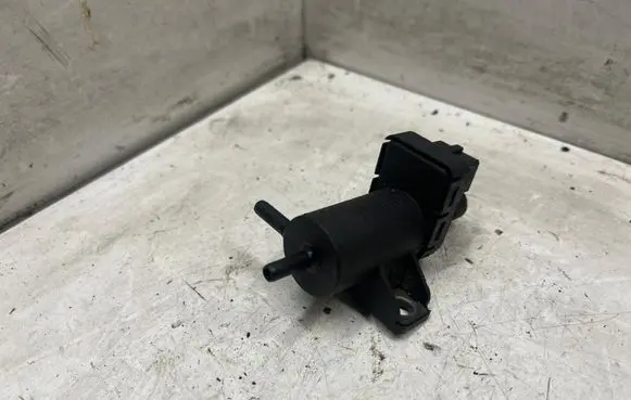 Renault Megane II Valve vacuum 7700113709