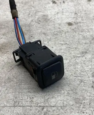 Volkswagen Golf IV Fuel tank opening switch 330959833a