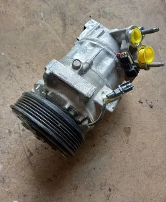 Volvo XC40 Air conditioning (A/C) compressor (pump) P32260849