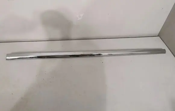 BMW 7 G11 G12 Front door glass trim molding 7397868