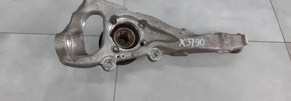 Mercedes-Benz C AMG W205 Front wheel hub spindle knuckle A2053800